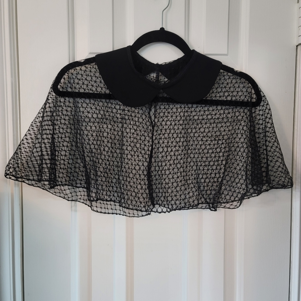 Lace Peter Pan Collar Caplet